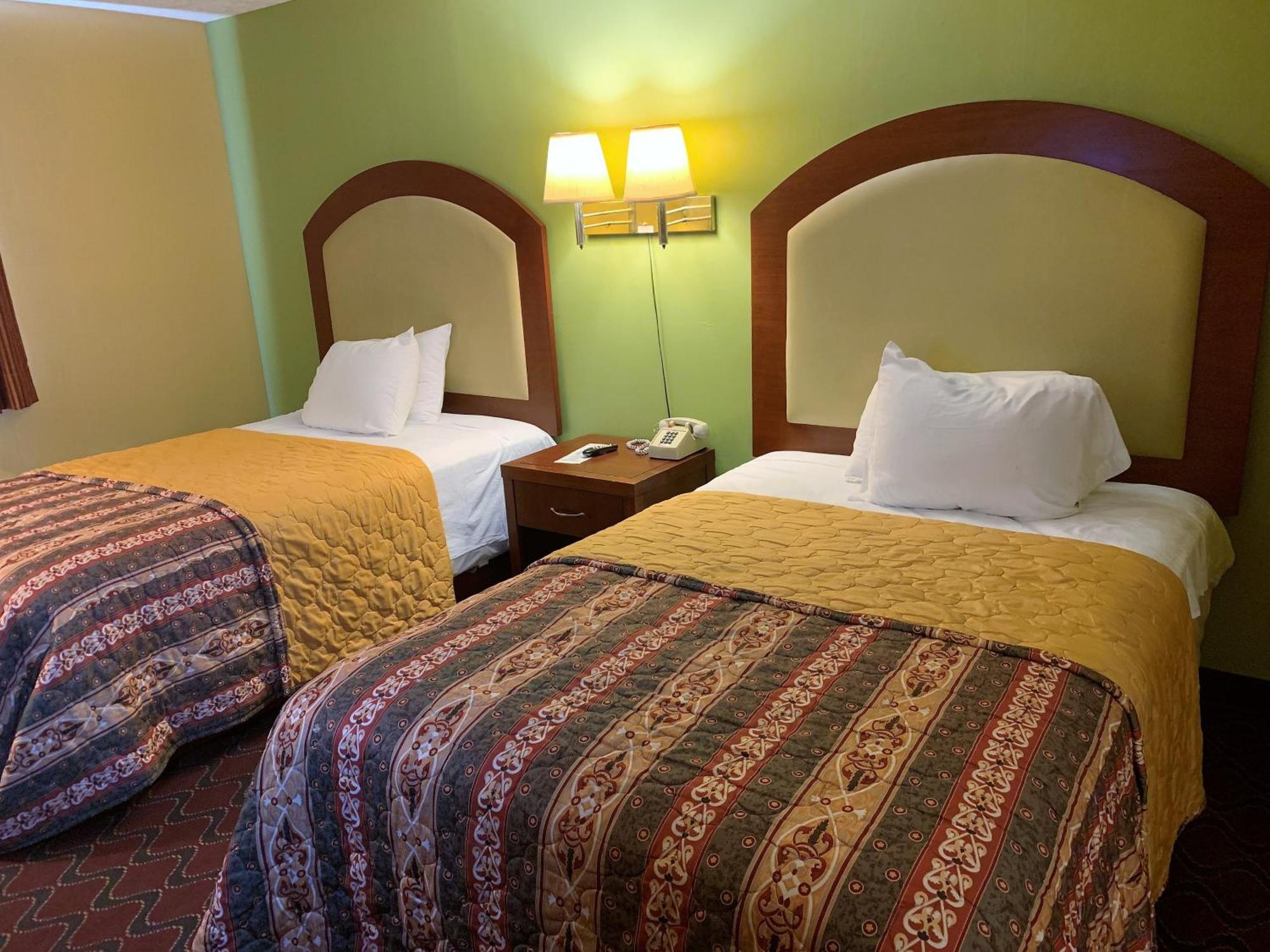 Patriot Inn Spencer エクステリア 写真