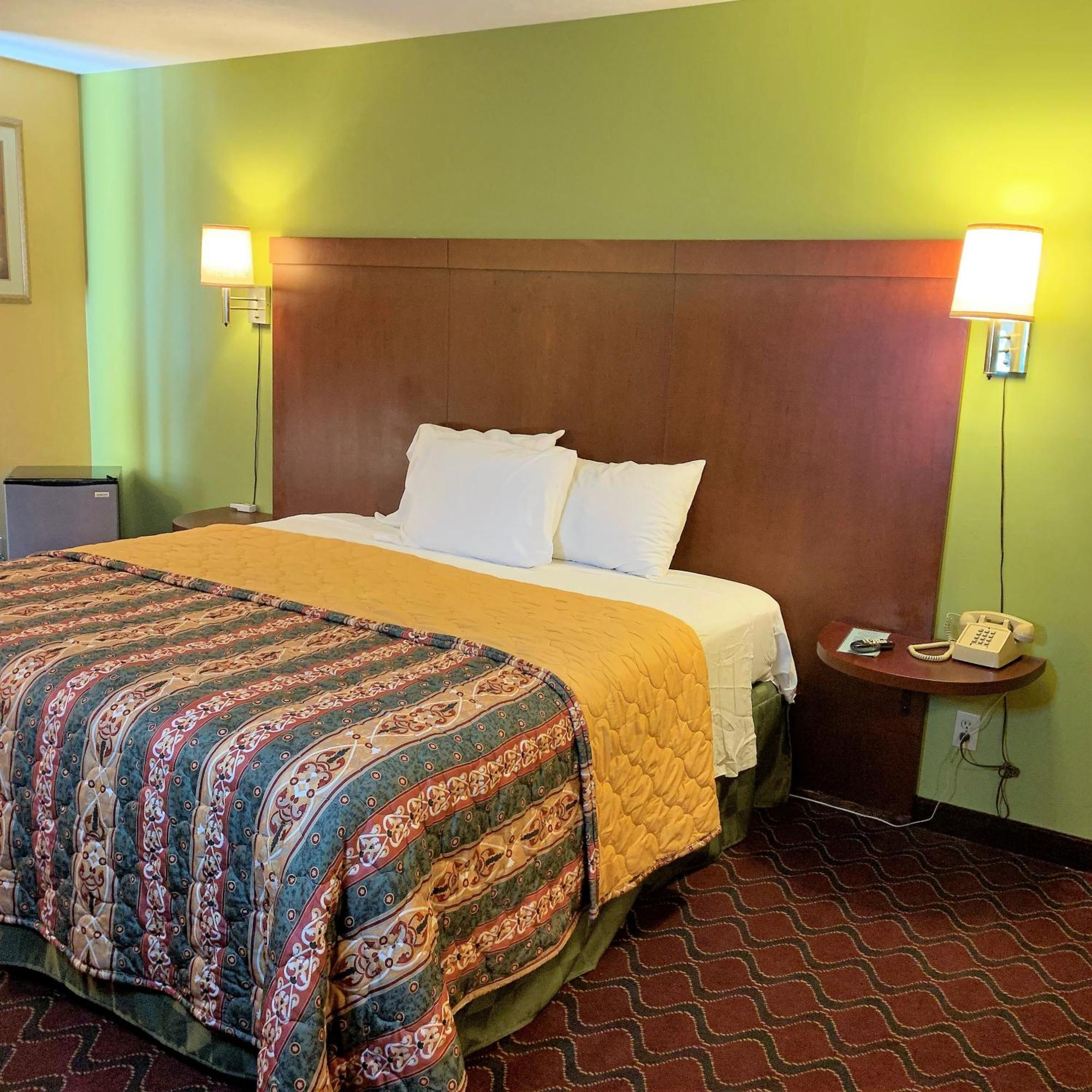 Patriot Inn Spencer エクステリア 写真
