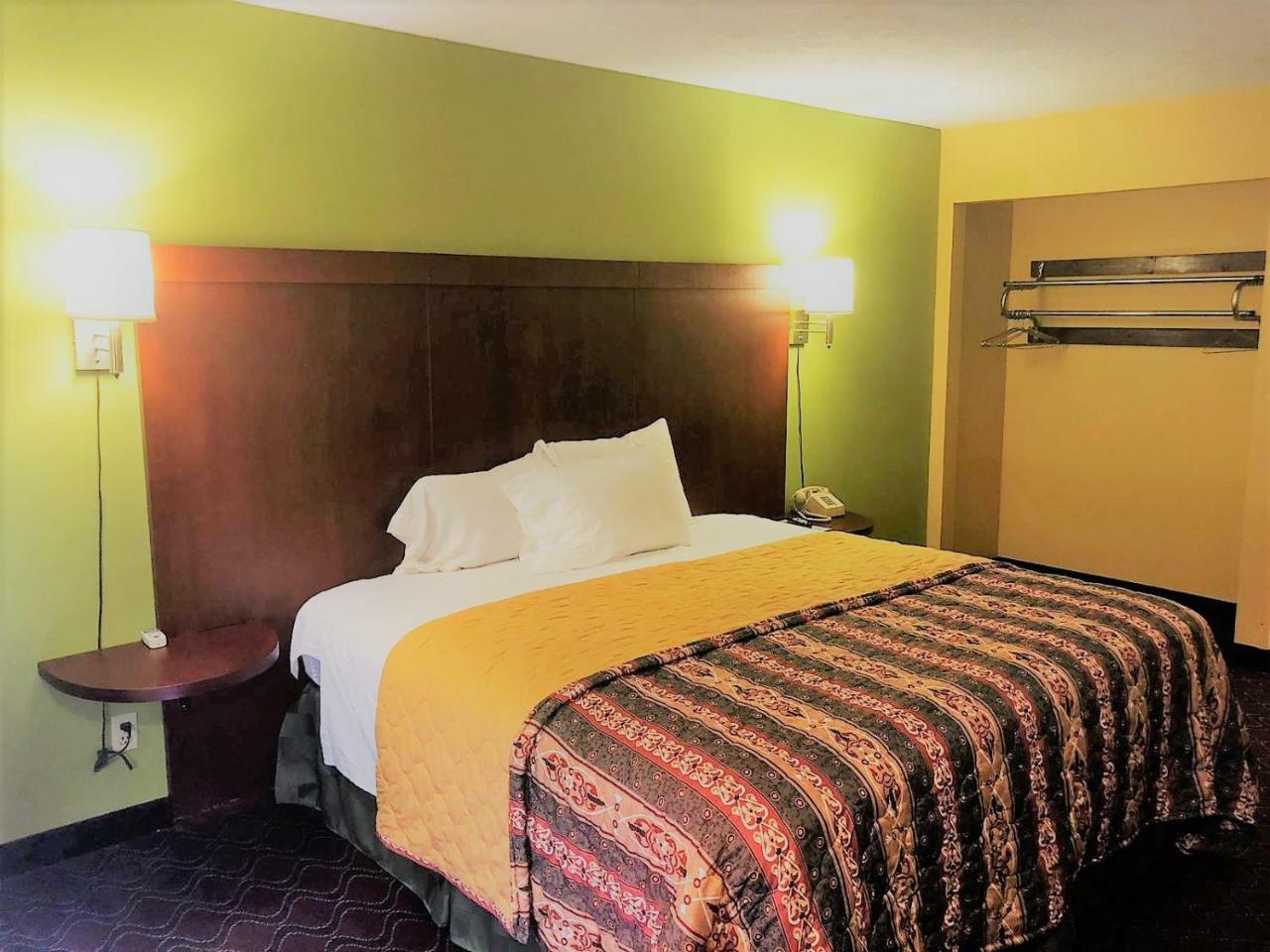 Patriot Inn Spencer エクステリア 写真